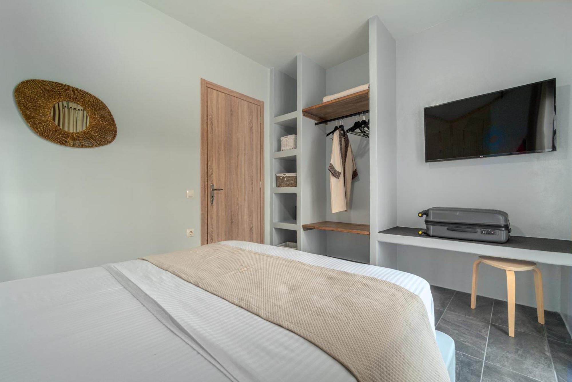 La Perla Suites Agioi Apostoloi  Exterior photo